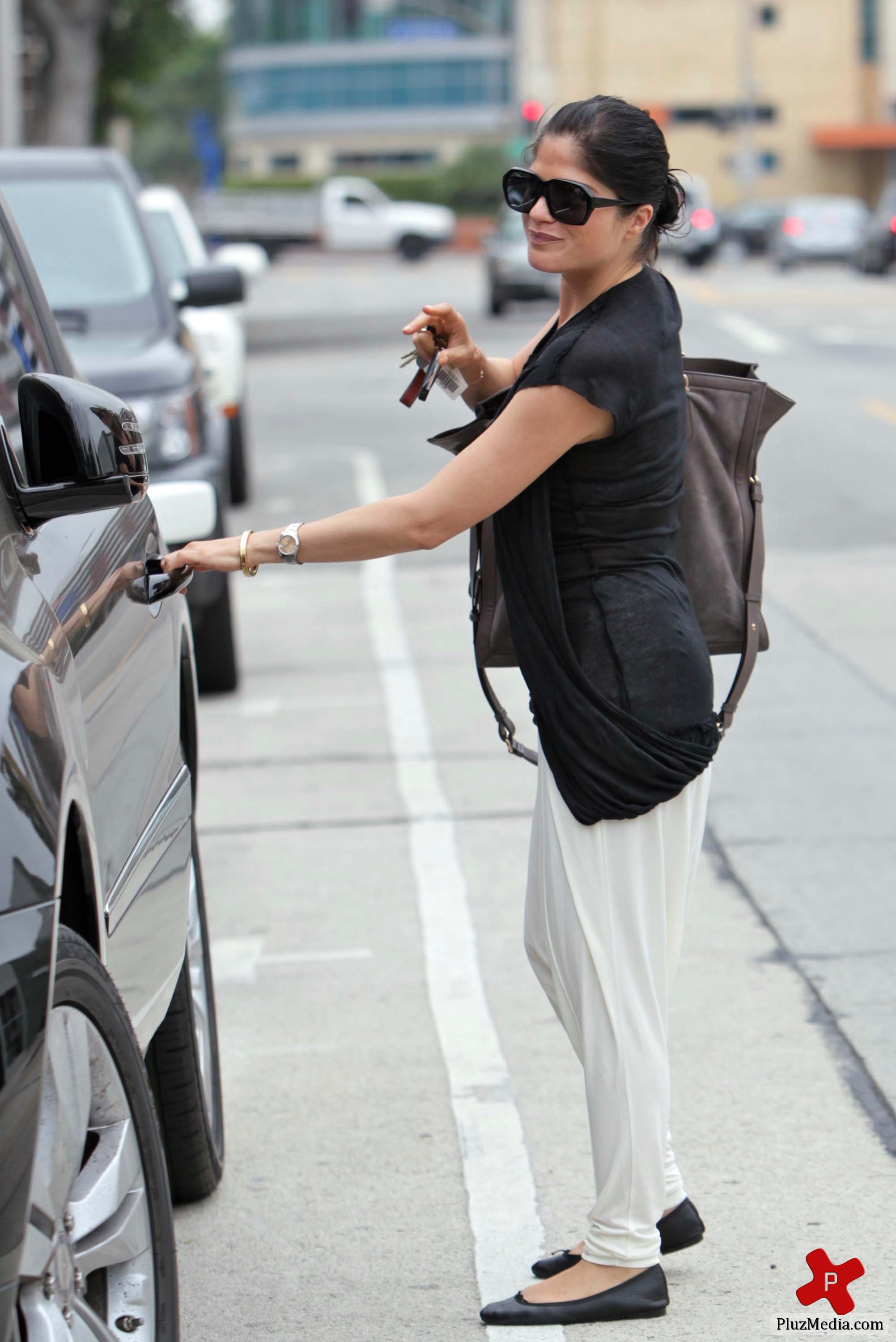 Selma Blair leaves Urth Caffe photos | Picture 78974